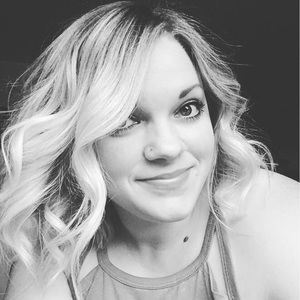 Meet your Posher, Elyssa