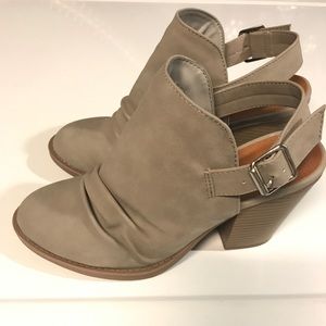Gray Booties Size 6 1/12