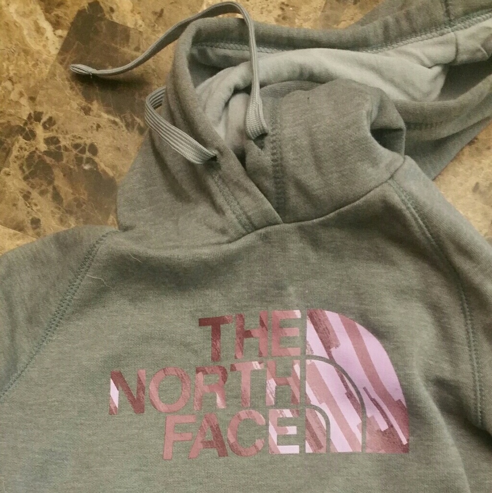 The North Face pullover hoddie