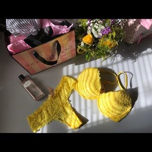 Victoria's Secret Very Sexy Yellow Bra Set