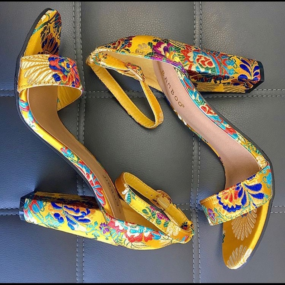 Beautiful strappy sandals perfect for Brunch!