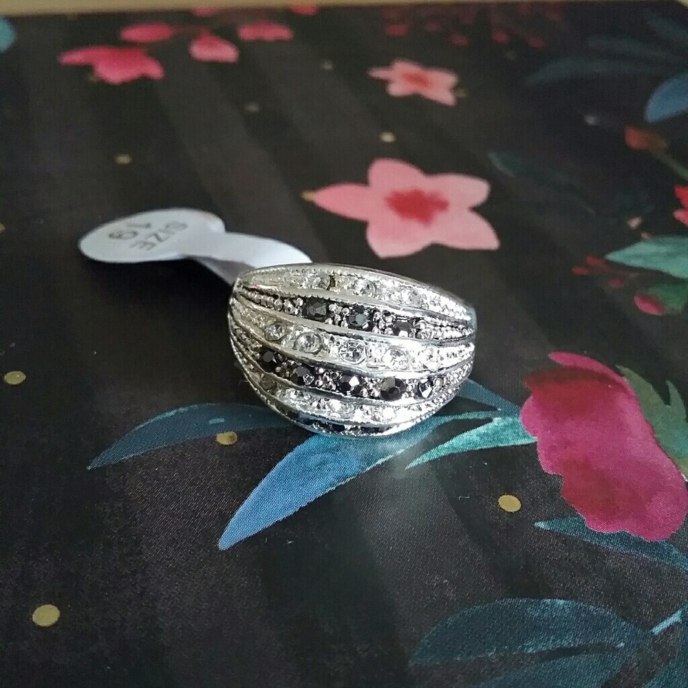 Marcasite Style Ring "Trendy Bubble"
