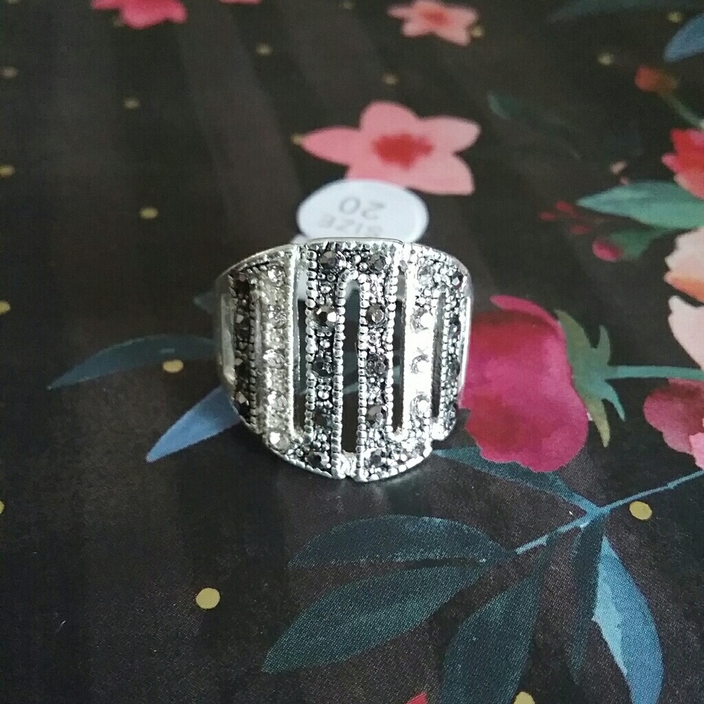 Marcasite Style Ring "City Bridge"