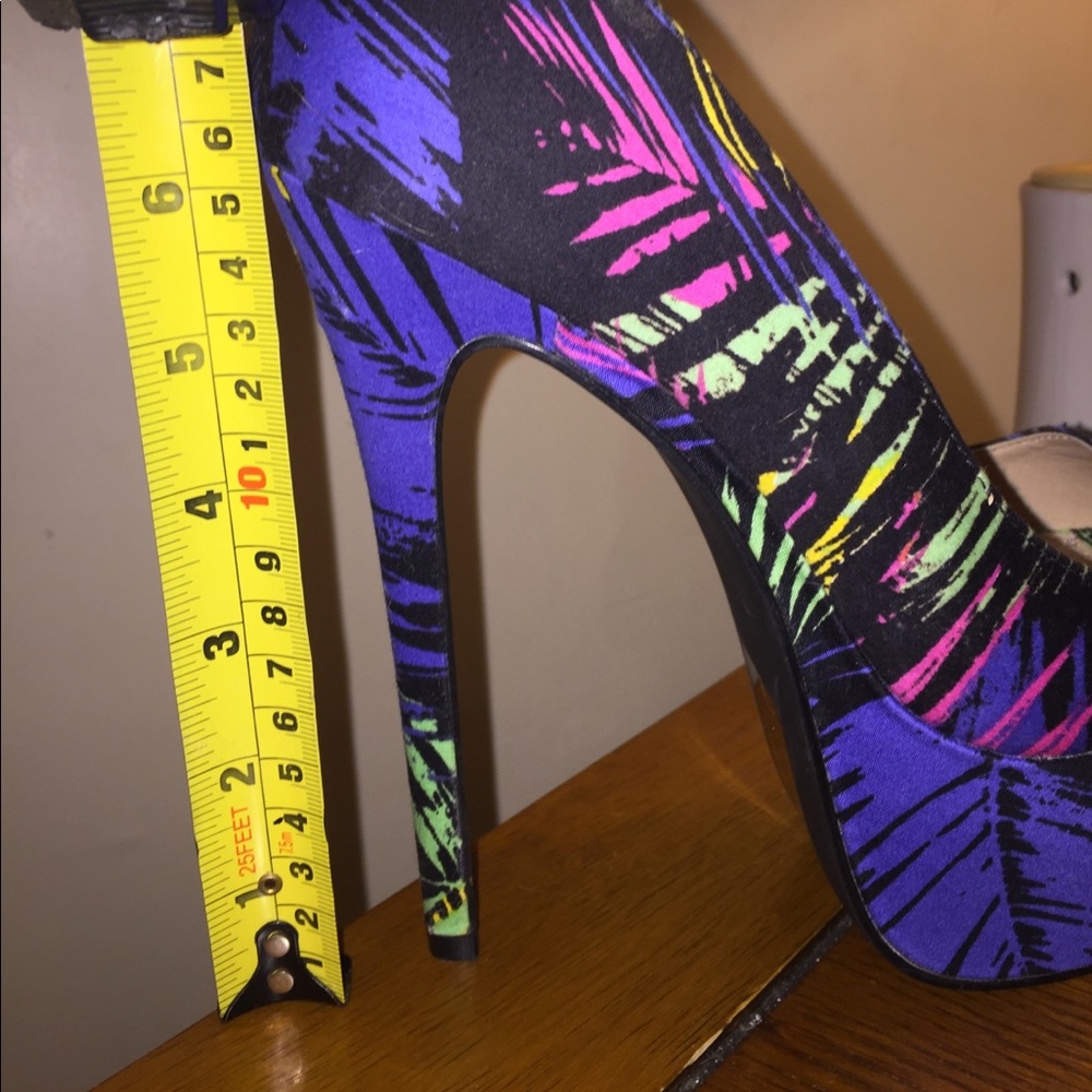 Heels - Picture 4 of 4