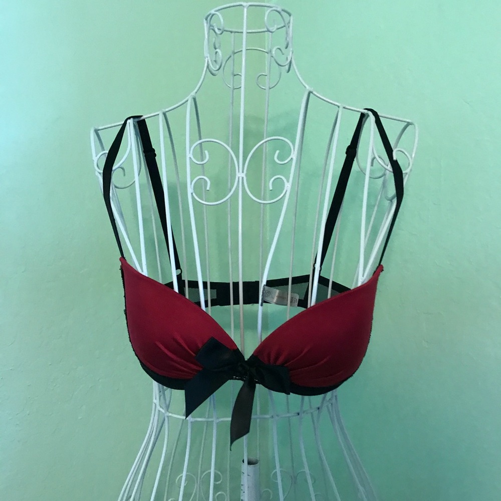 Gillian & O'Malley red and black bra 34A