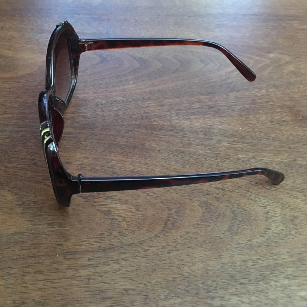 Tortoise Butterfly Shape Glasses with Gold Detail - Picture 2 of 2