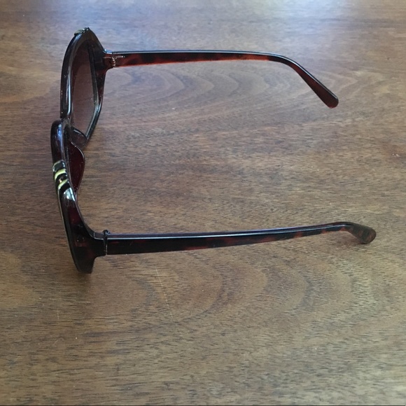 Tortoise Butterfly Shape Glasses with Gold Detail - Picture 2 of 2