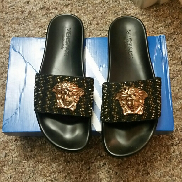 Authentic sandals main image 3