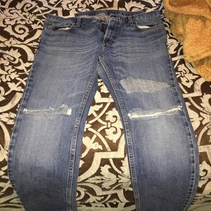 HOLLISTER RIPPED JEANS