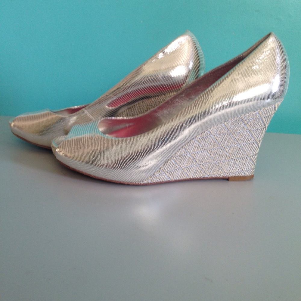 Lilly Pulitzer Fabulous silver wedges