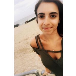 Meet your Posher, Camille