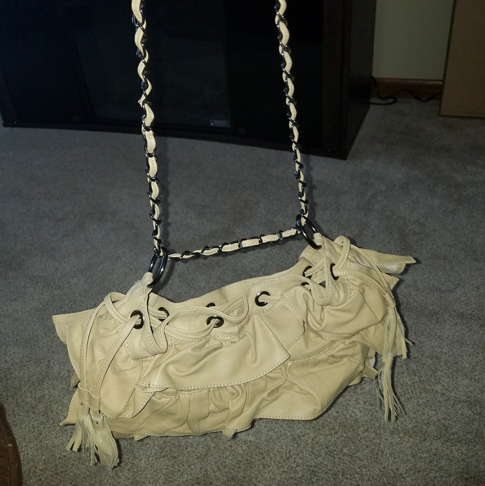 Crossover purse in like new condition. No sign of
