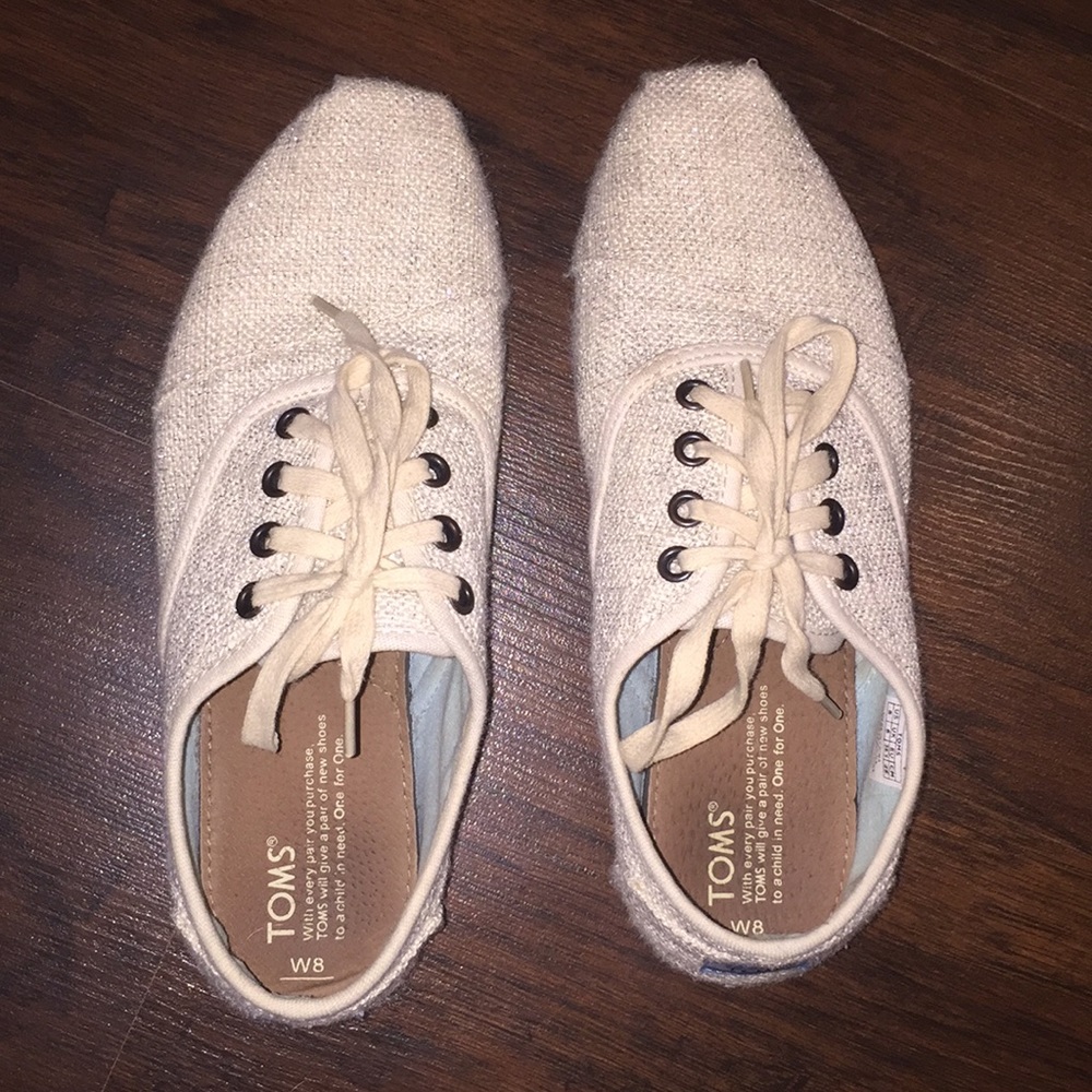 Lace up Toms