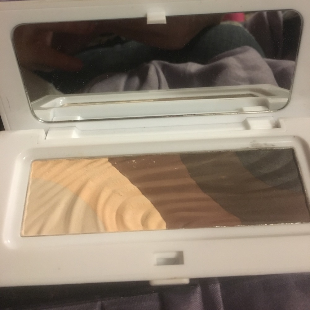 Eye shadow palette