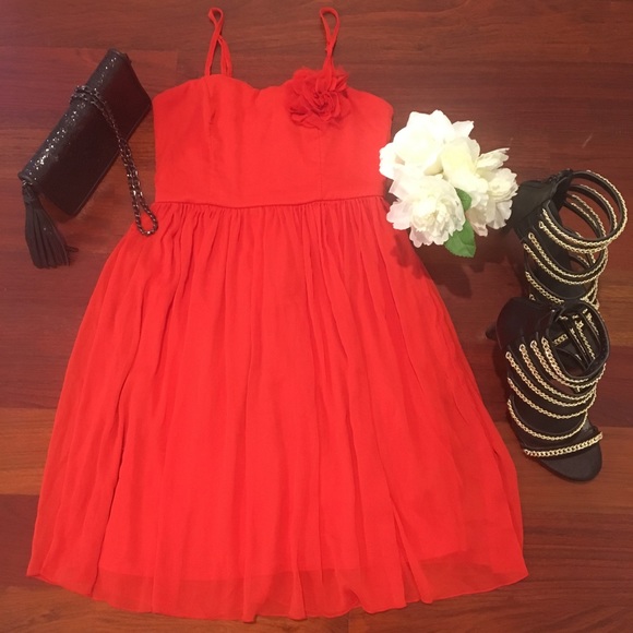 A pretty red dress 👗 - Picture 1 of 4