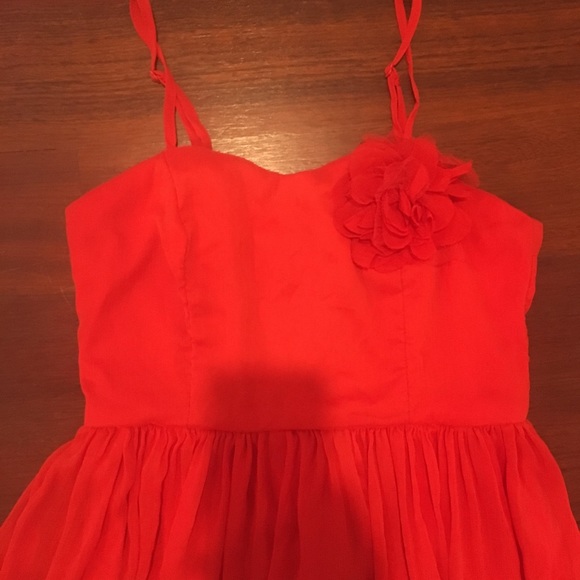 A pretty red dress 👗 - Picture 4 of 4