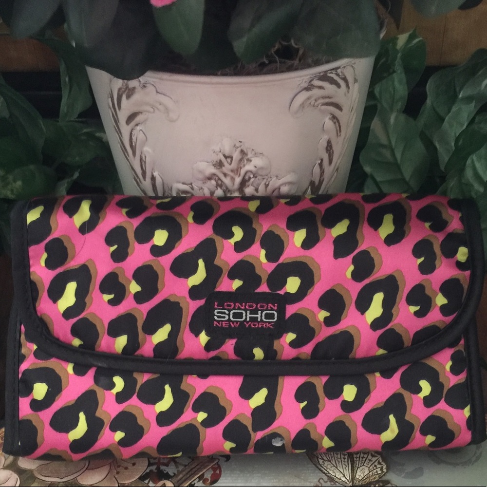 💅🏼💄Soho London New York Makeup satchel❣️