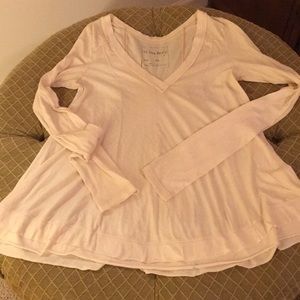 FREE PEOPLE 🍁Flowy, creme top!