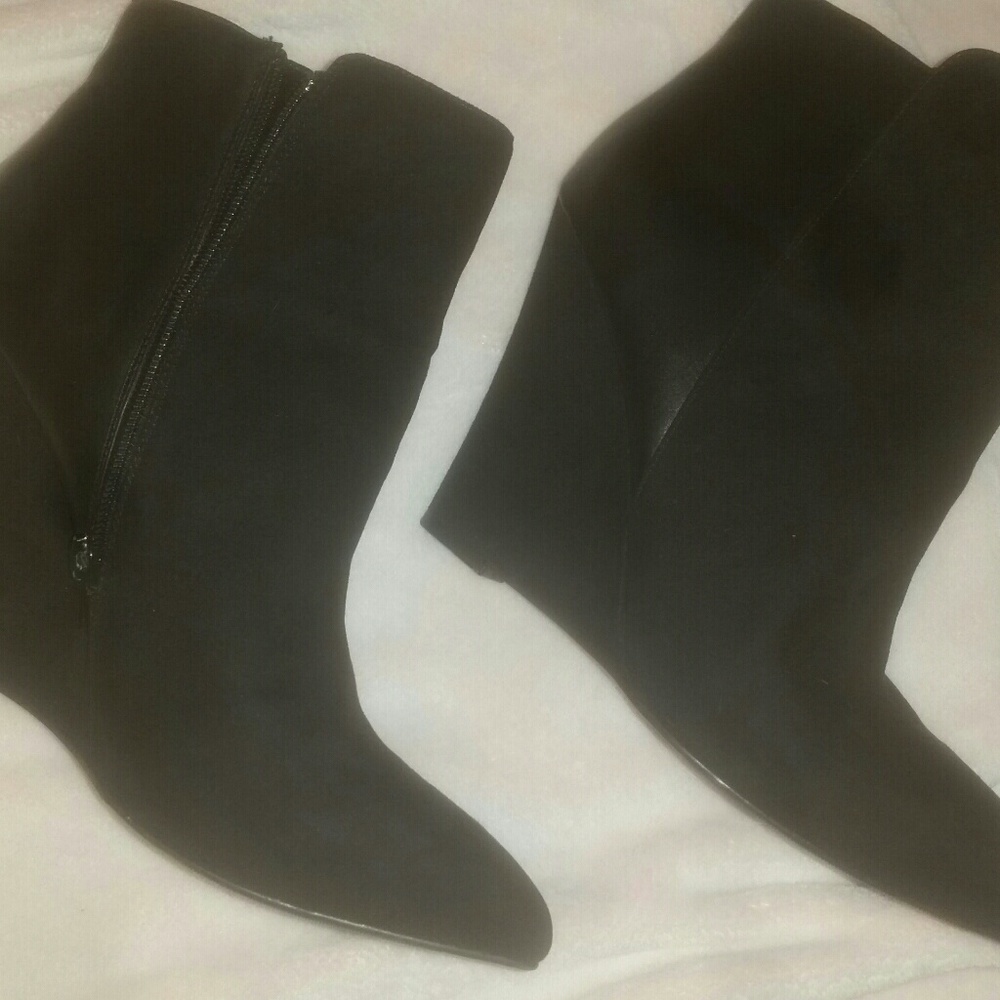 Worthington black suede/leather ankle booties