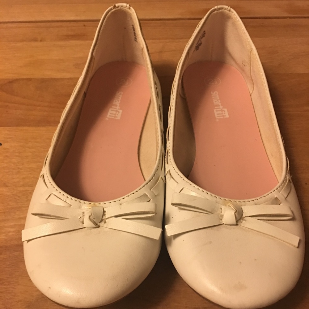 Girl's smartfit white flats size 2.5