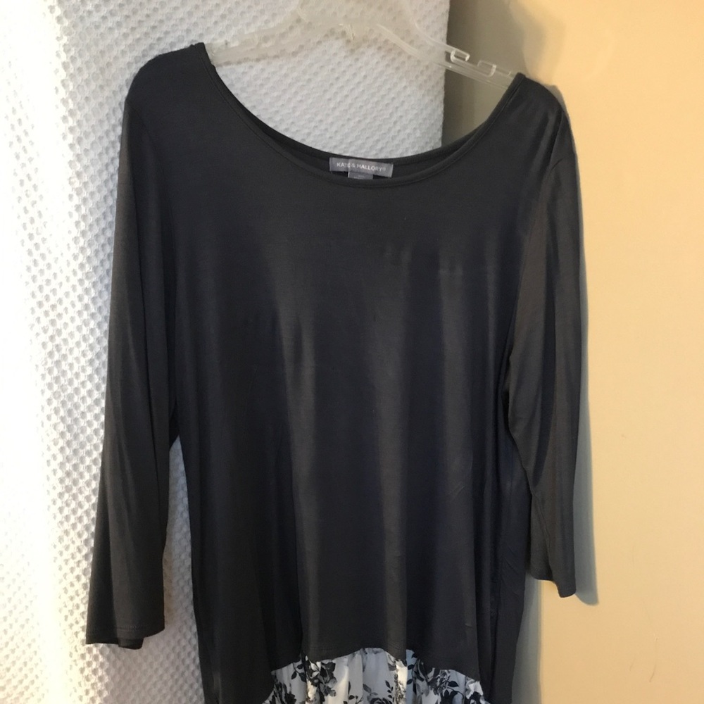Aquarian off white tunic longsleeved.