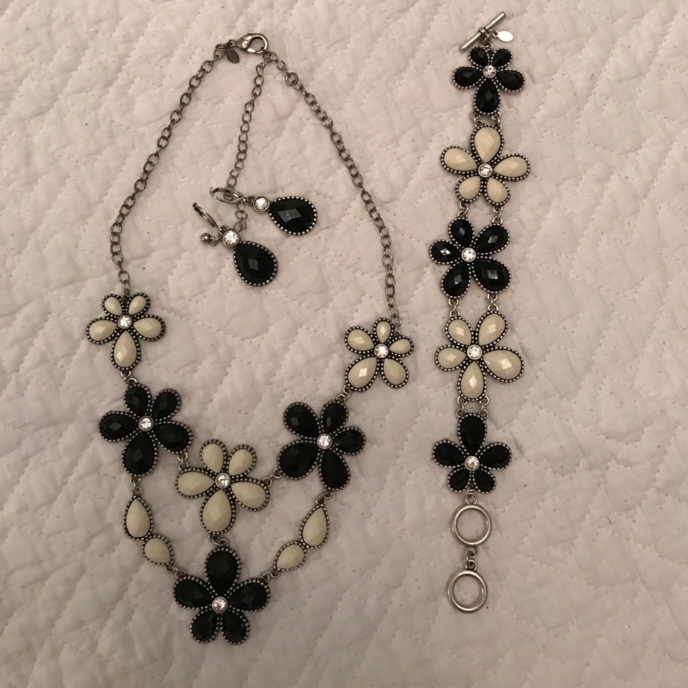 Premier jewelry necklace, earrings and bracelet