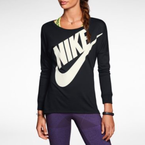 Nike Tops - Nike long sleeve🌷