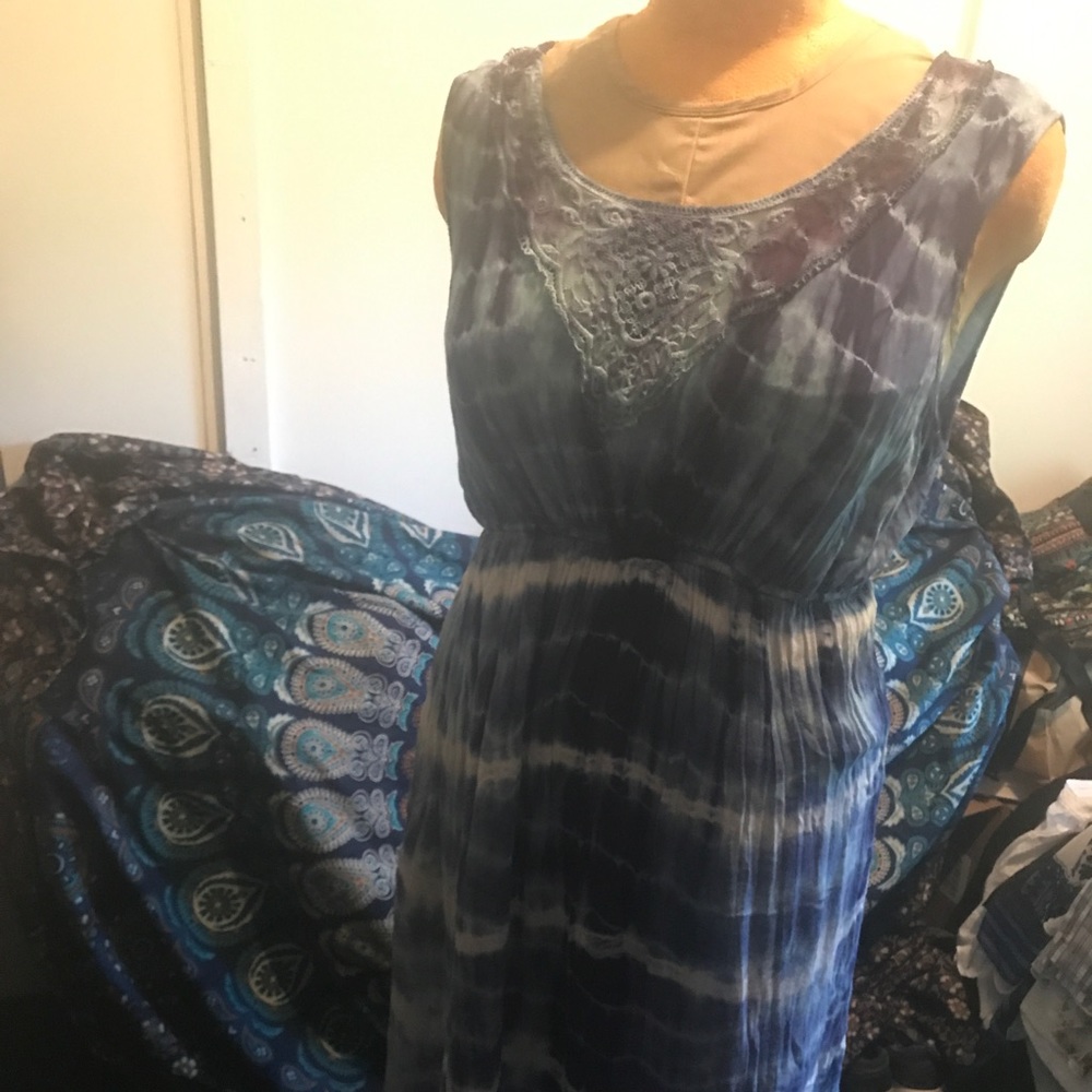 Tie dyed Midi dress with crochet detail