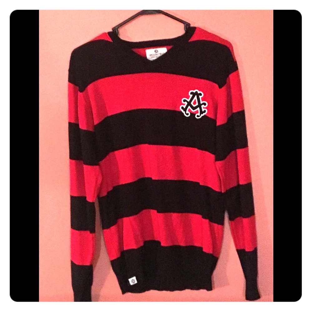 AKADEMIKS LONG SLEEVE NEVER WORN