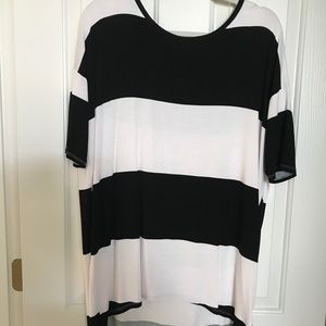 LuLaRoe Black n Cream Irma Tunic, Size Small.
