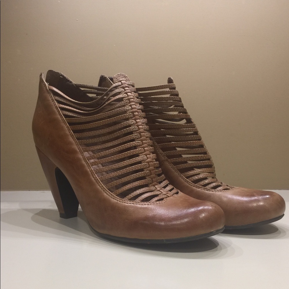Miz Mooz tan leather booties