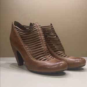 Miz Mooz tan leather booties