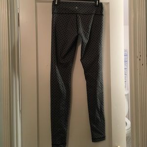 size four printed lulu grey and black leggings
