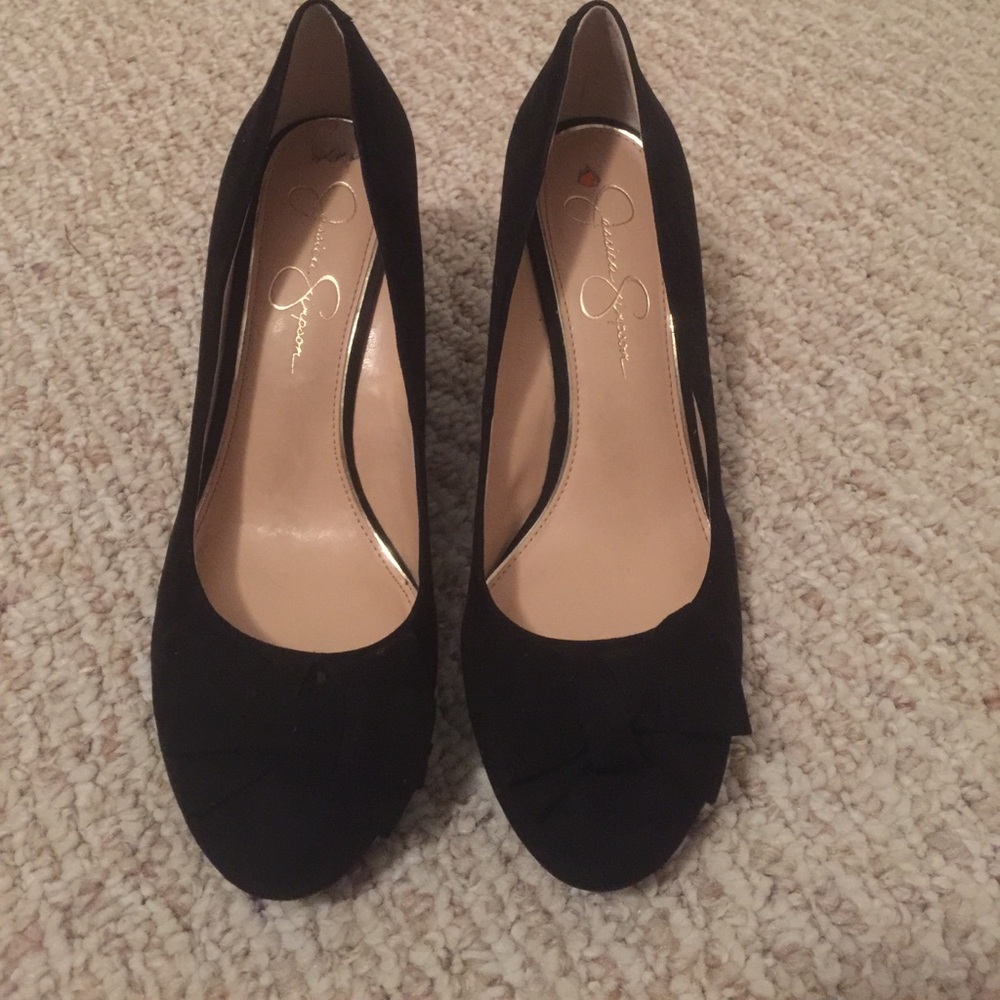 Black wedge shoes with bow