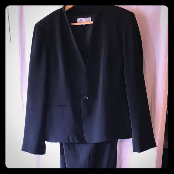 Ladies pantsuit - Picture 1 of 3