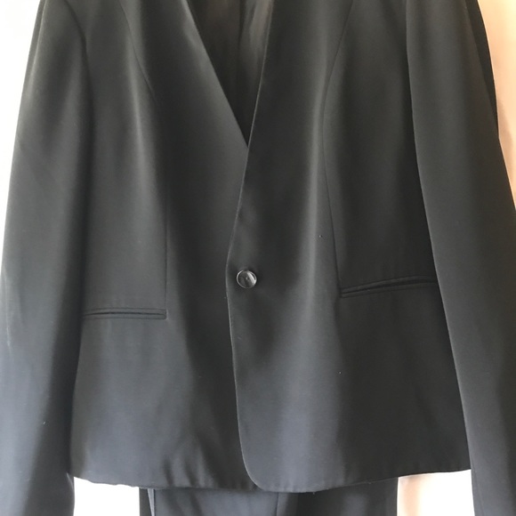 Ladies pantsuit - Picture 3 of 3