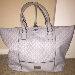 PRICE DROP: GUESS TOTE BAG, FOR LIMITED TIME!