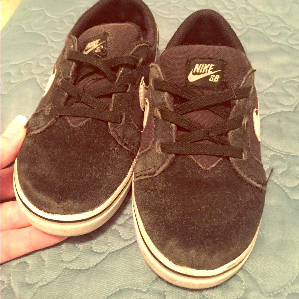 Nike toddler size 9 shoes.minor wear.