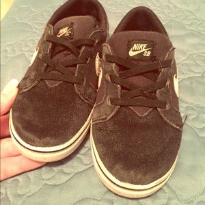 Nike toddler size 9 shoes.minor wear.