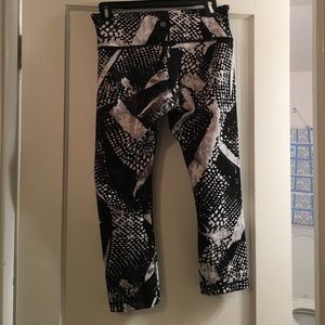 black and white leggings printed