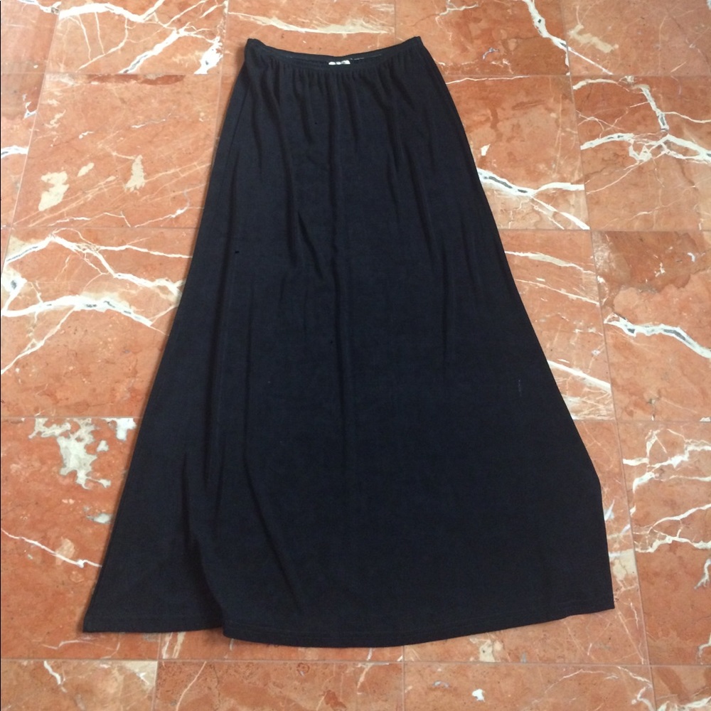 MOVING SALE - Black figre skirt