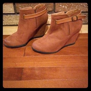 🎉 Sale till 9/ 5/2017 🎉 Wedge Suede size 6