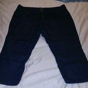 Women's dark wash denim capris