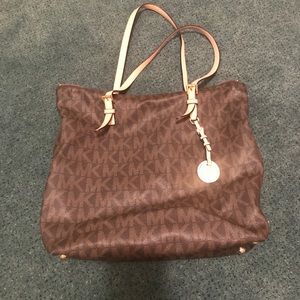 🎉HOST PICK 12/5🎉Michael Kors bag