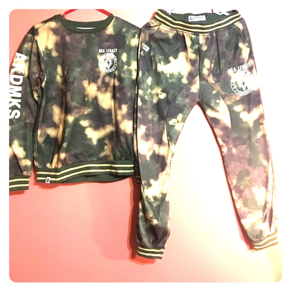 AKADEMIKS JOGGER OUTFIT