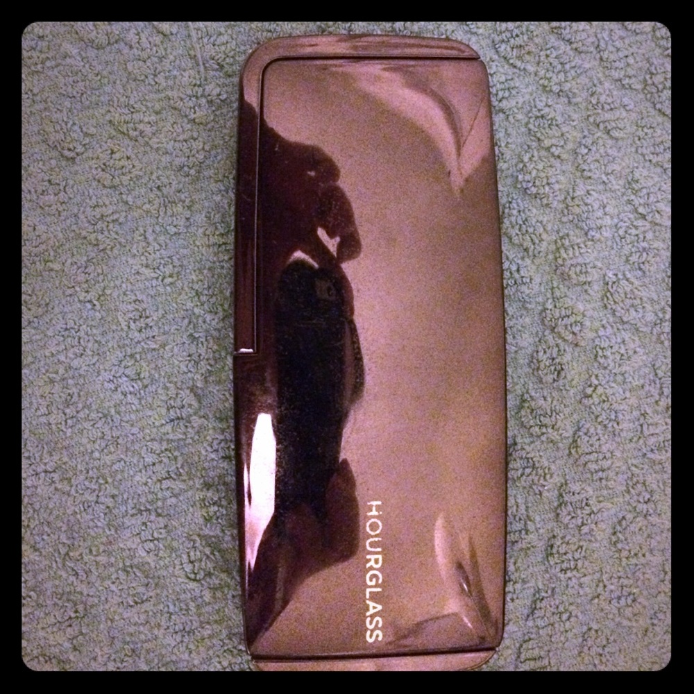 Hourglass ambient light palette