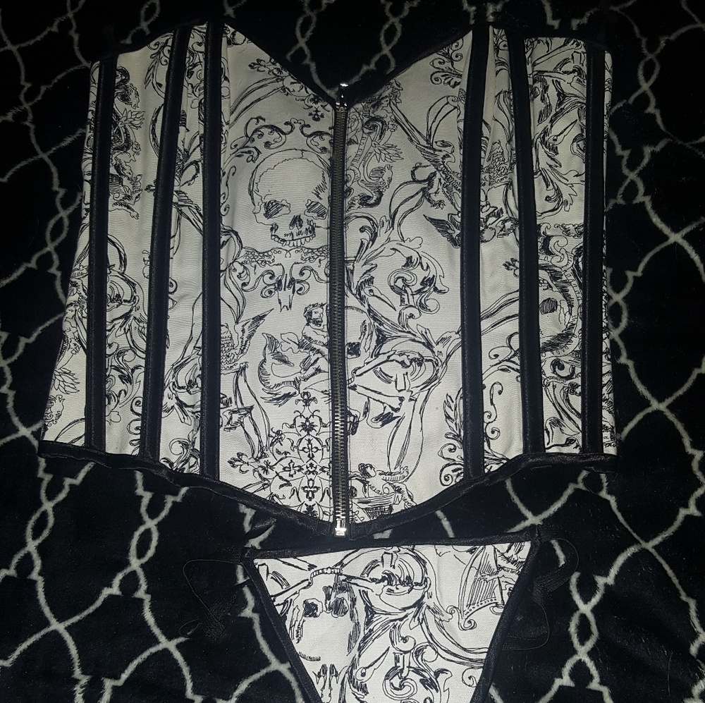 Skull Corset LARGE 34C