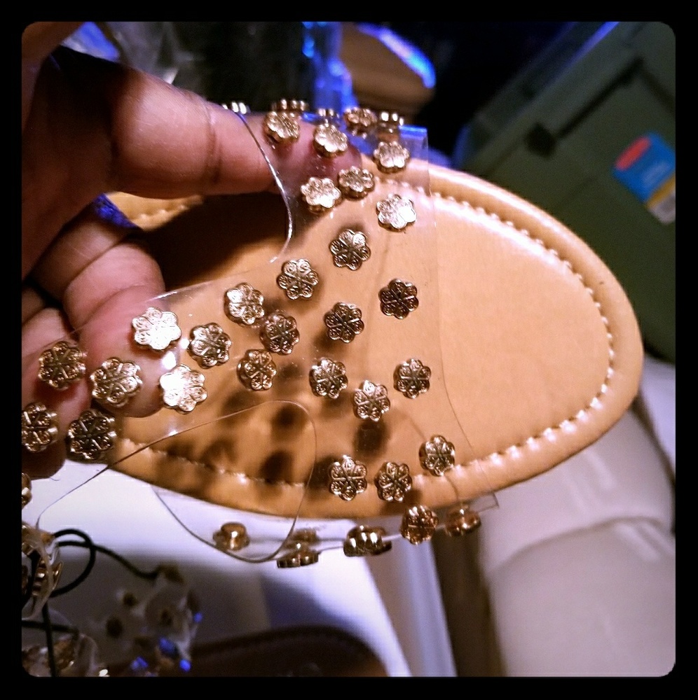 Flat sandal clear with gold designs