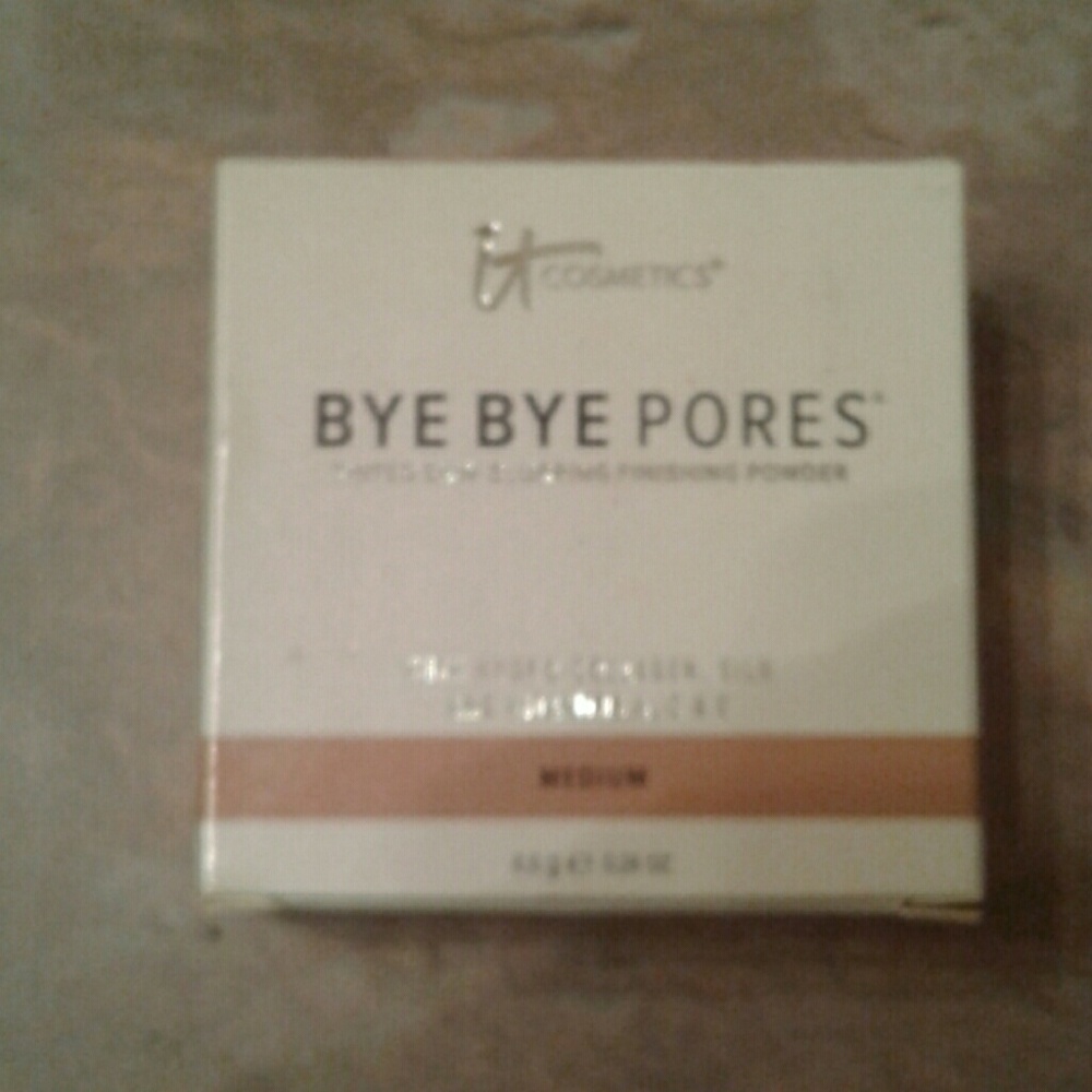Tinted skin blurring powder