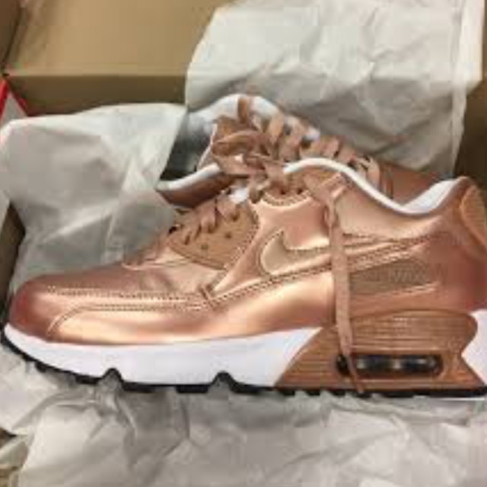 HP⭐️🎉Nike air max; rose 🌹 gold🎉🎉HP⭐️